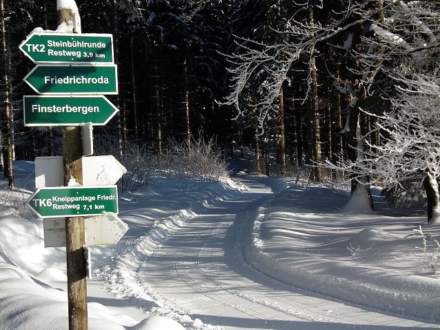 Bild: W&auml;lder haben immer Eigent&uuml;mer � auch wenn vor Ort nur Wanderwege gekennzeichnet werden