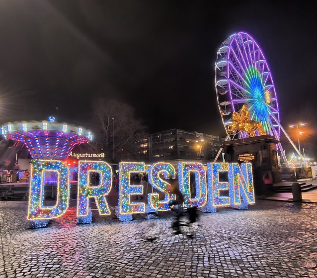 Bild: Lichtspiele auf dem Dresdner Weihnachtsmarkt