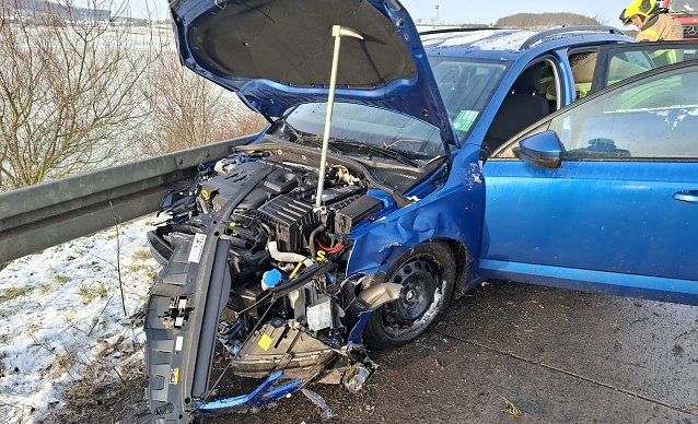 Bild: Erneuter Unfall auf glatter Fahrbahn auf der A38