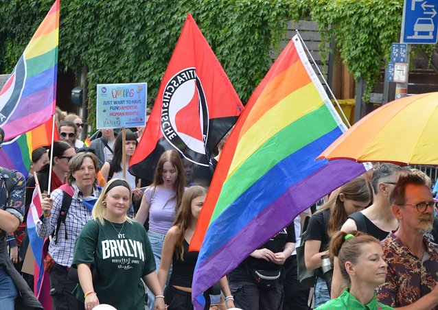 Bild: CSD-Teilnehmer in M&uuml;hlhausen 