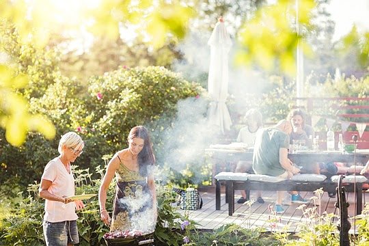 Bild: Grillparty im Garten