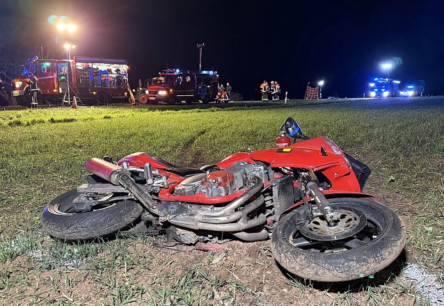 Bild: Motorradfahrer verungl&uuml;ckt t&ouml;dlich auf de Landstra&szlig;e