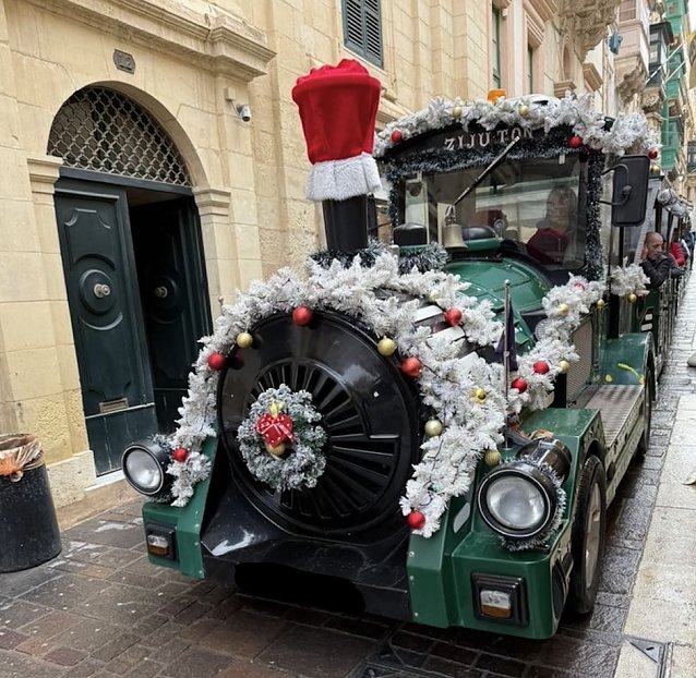 Bild: "Weihnachtsdampflok" auf Malta