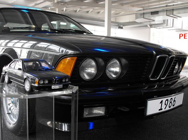 Bild: Ein alter BMW samt kleinem Bruder