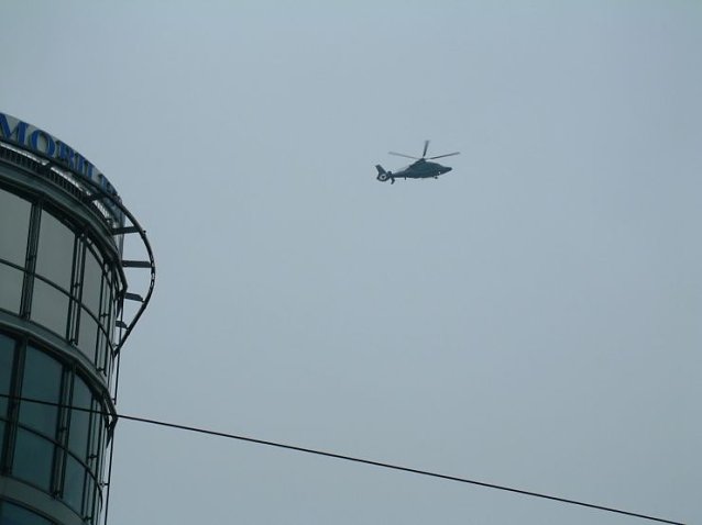 Bild: Polizeihubschrauber &uuml;ber Dresden