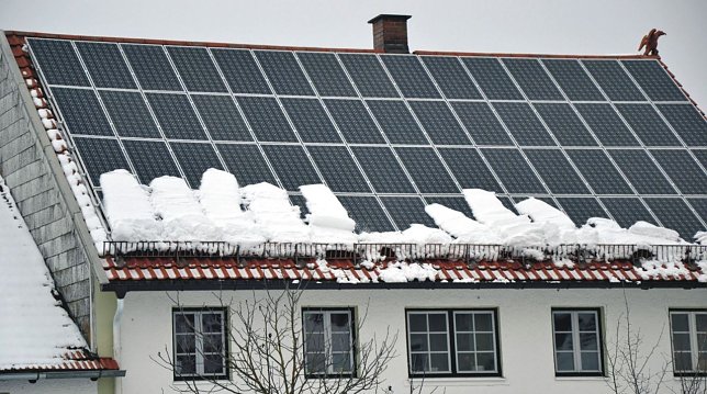 Bild: Dachlawinen bergen Gefahren