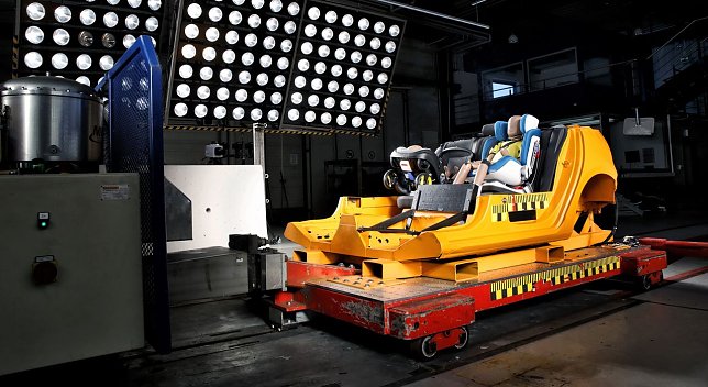 Bild: Kindersitze im Crash-Test