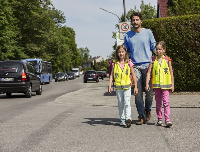 Bild: Vorbildrolle der Eltern: Kinder ahmen falsches Verhalten schnell nach