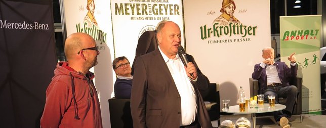 Bild: Der Erl&ouml;s der Veranstaltung ging an den Dessauer Fu&szlig;ballnachwuchs