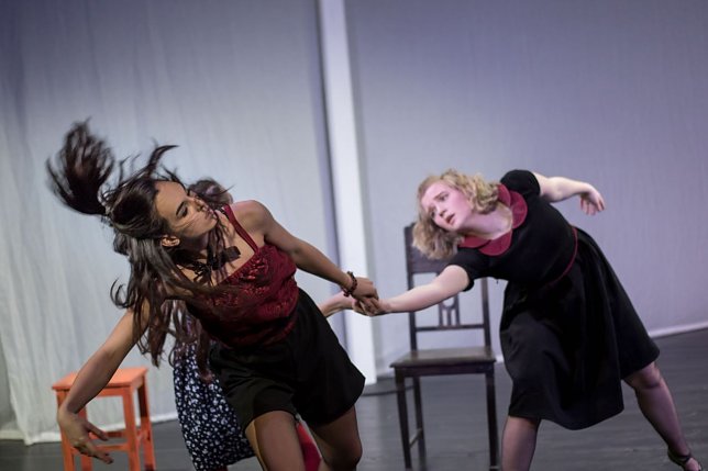 Bild: Blutschwestern, die Tanztheaterproduktion des Theaterjugendclubs, wird anl&auml;sslich der Schultheatertage im Theater unterm Dach gezeigt