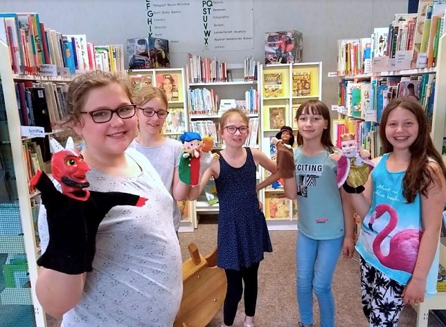 Bild: Treffen in der Bibliothek