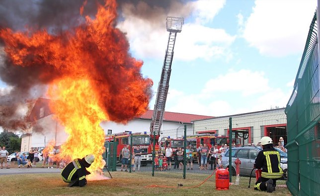 Bild: Demonstration einer Fettexplosion 