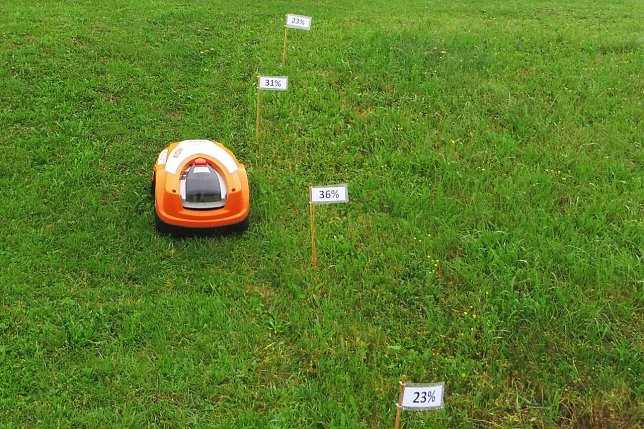 Bild: Steigungs&shy;test: Schaffen die Roboter den Hang?