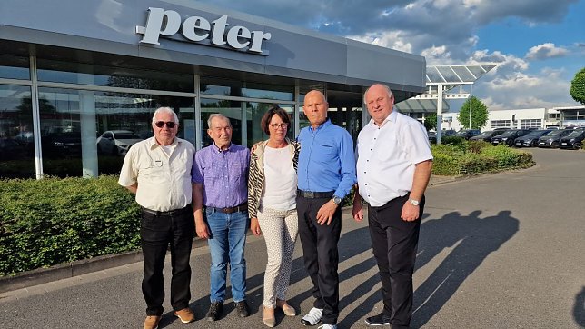 Bild: Von Anfang an dabei: Jochen Reich, Klaus-Peter Junge, Cornelia Zennecke, Peter Winzler (heute 76 und immer noch in Besch&auml;ftigung), Helmut Peter (von links)
