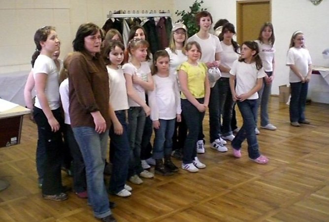 Die jungen Tänzerinnen von No name (Foto: Henze) Die jungen Tänzerinnen von No name (Foto: Henze)