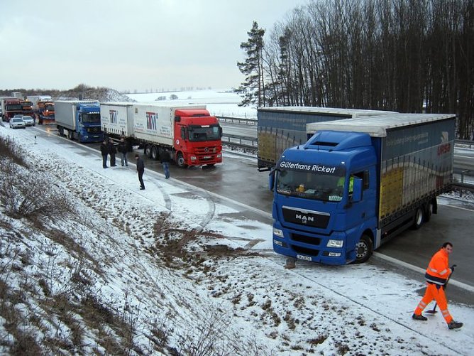 Zu schnell? (Foto: Polizei) Zu schnell? (Foto: Polizei)