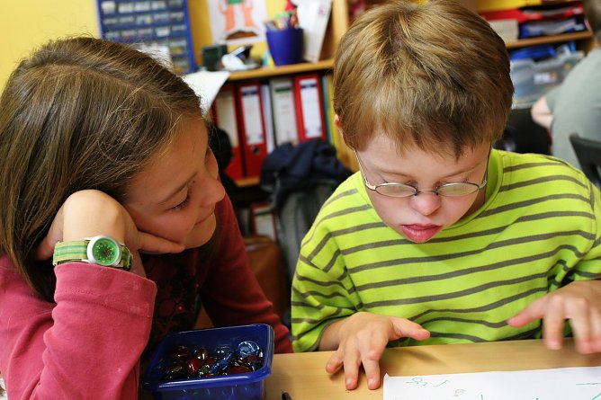 Gemeinsames Lernen kostet Geld (Foto: Bertelsmann Stiftung) Gemeinsames Lernen kostet Geld (Foto: Bertelsmann Stiftung)