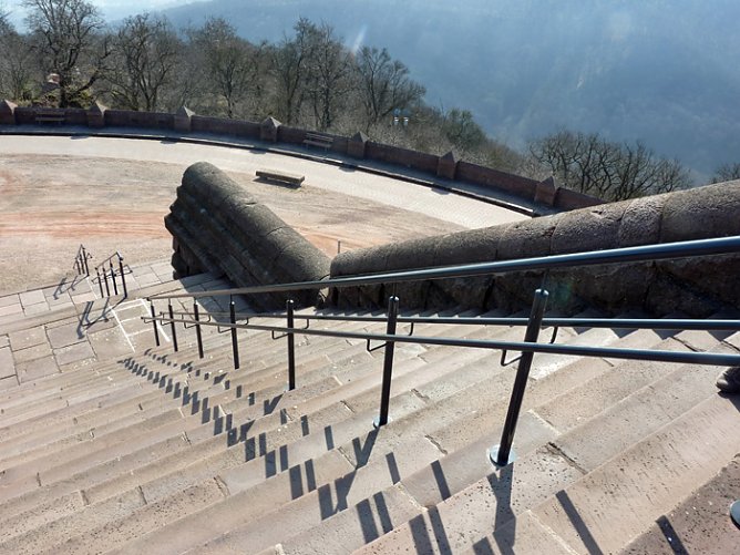 Reinigungskur für Kyffhäuserdenkmal (Foto: Karl-Heinz Herrmann) Reinigungskur für Kyffhäuserdenkmal (Foto: Karl-Heinz Herrmann)