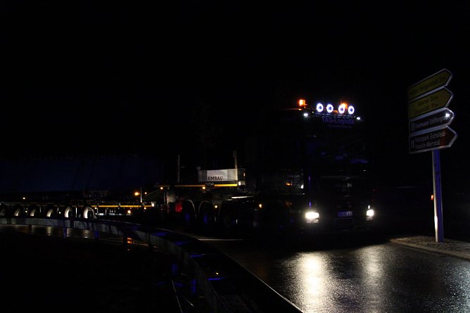 Brückentransport (Foto: Thomas Fleischhauer) Brückentransport (Foto: Thomas Fleischhauer)