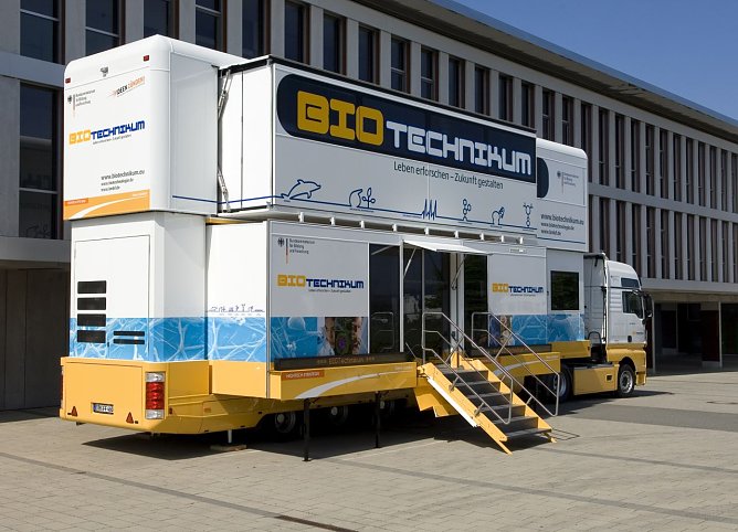 Mobiles BIOTechnikum (Foto: Manfred Grund)