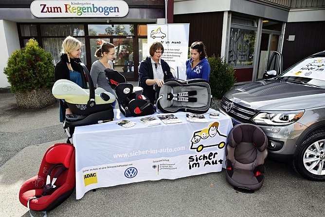 Moderatorin gibt Erl&auml;uterungen (Foto: ADAC)