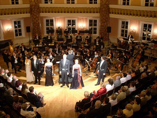 Operngala (Foto: Karl-Heinz Herrmann) Operngala (Foto: Karl-Heinz Herrmann)