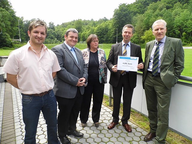 &Uuml;bergabe Lottomittel (Foto: Bernhard Schauer)