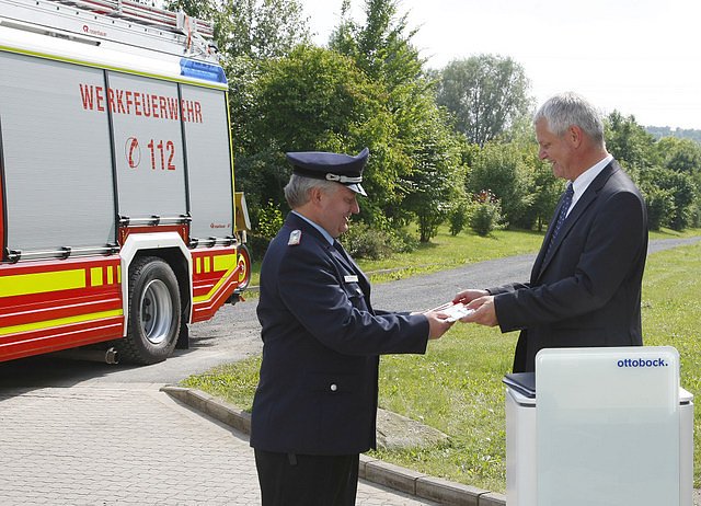 Schl&uuml;ssel&uuml;bergabe (Foto: Ottobock)
