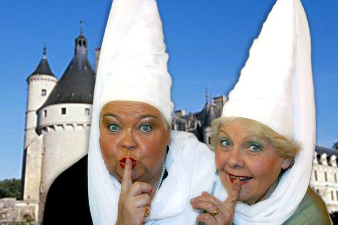 Plauderei beim Eierlik&ouml;r (Foto: Agentur)