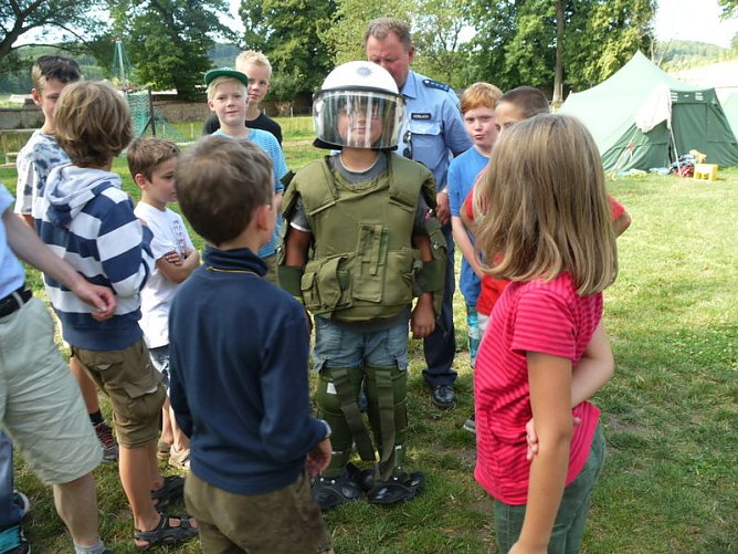 Polizei im Zeltlager (Foto: Ilka Kühn) Polizei im Zeltlager (Foto: Ilka Kühn)