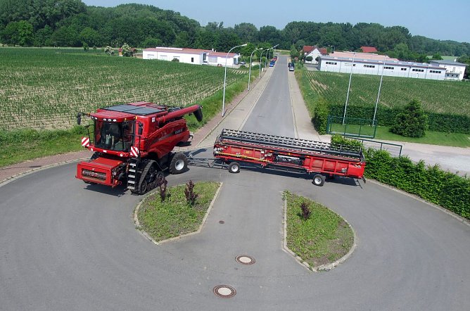 Sicher im Kreisel (Foto: Th&uuml;ringer Agrartechnik & Maschinenbau GmbH)