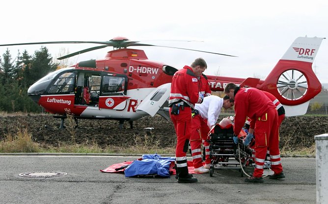 Hilfe aus der Luft (Foto: DRF Luftrettung Maike Glöckner) Hilfe aus der Luft (Foto: DRF Luftrettung Maike Glöckner)