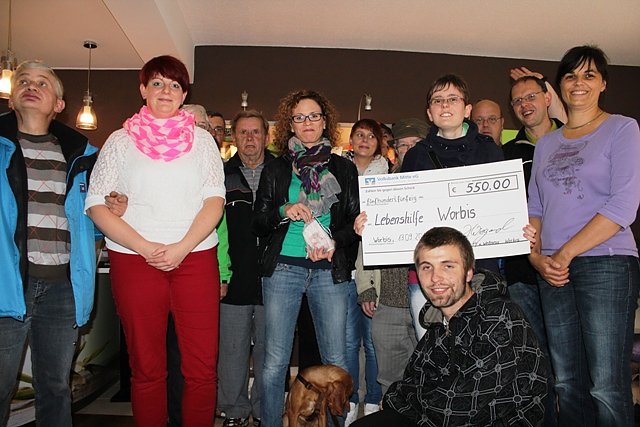 Spenden&uuml;bergabe (Foto: Gislea Reinhardt)