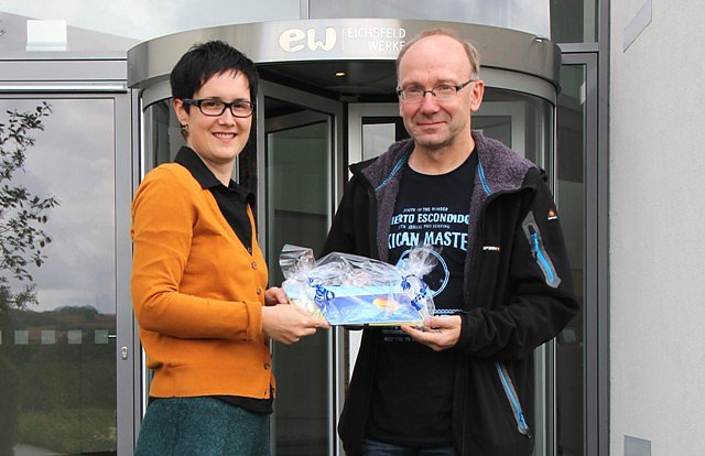 Gewinnübergabe (Foto: EW) Gewinnübergabe (Foto: EW)