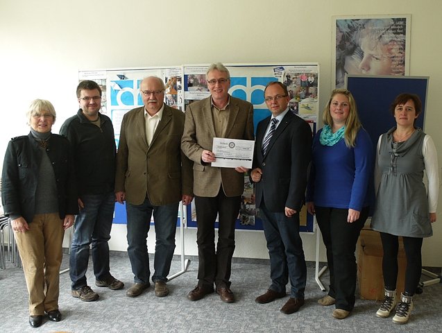 Spendenübergabe (Foto: Ilka Kühn) Spendenübergabe (Foto: Ilka Kühn)