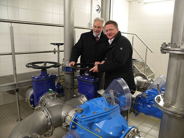 Inbetriebnahme Hochbeh&auml;lter (Foto: Ilka K&uuml;hn)