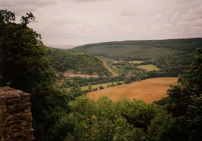 Blick ins Wipperdurchbruchstal von der Arensburg aus (Foto: Archiv Rasemann) Blick ins Wipperdurchbruchstal von der Arensburg aus (Foto: Archiv Rasemann)