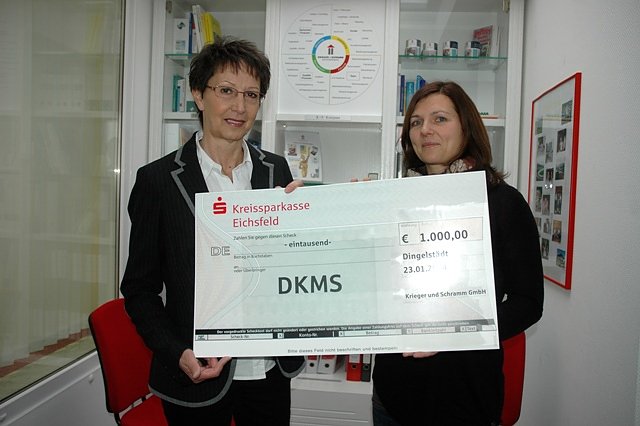 Spendenübergabe (Foto: Michael Fuhlrott) Spendenübergabe (Foto: Michael Fuhlrott)