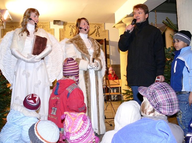 Zwei Engel und ein Intendant (Foto: Theater Nordhausen) Zwei Engel und ein Intendant (Foto: Theater Nordhausen)