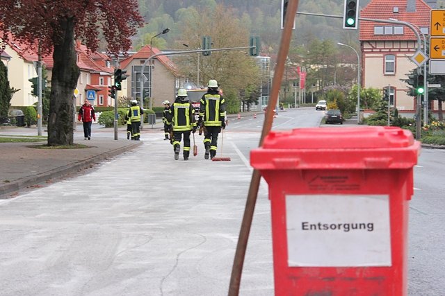 Beseitigung &Ouml;lspur (Foto: Feuerwehr Heiligenstadt)