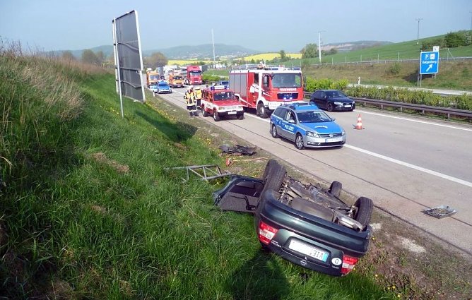 Unfall auf der A 38 (Foto: API) Unfall auf der A 38 (Foto: API)