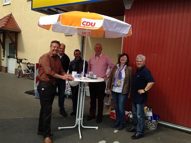 CDU Infostand in Uder (Foto: Gerhard Martin) CDU Infostand in Uder (Foto: Gerhard Martin)