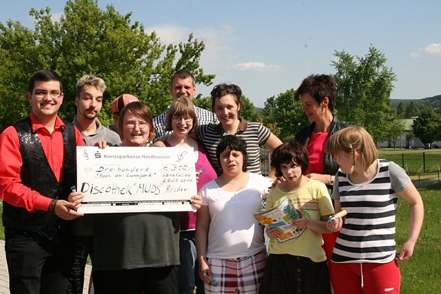 Scheckübergabe Haus am Lunapark (Foto: Christine Bose) Scheckübergabe Haus am Lunapark (Foto: Christine Bose)