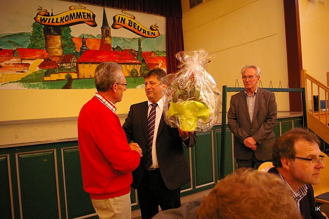 Dank an ehemaligen Ortsteilbürgermeister (Foto: Ilka Kühn) Dank an ehemaligen Ortsteilbürgermeister (Foto: Ilka Kühn)