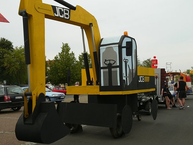 Der selbstgebaute Bagger (Foto: Ilka K&uuml;hn)