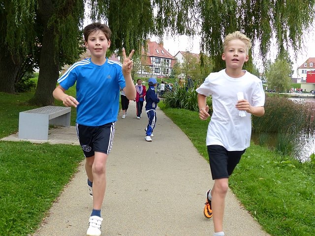 Benefizlauf um den Teich (Foto: Grundschule)