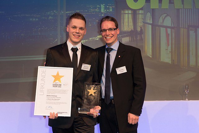 Azubi ausgezeichnet (Foto: Kaufland)