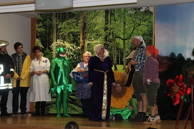 Märchenspiel (Foto: Gisela Reinhardt) Märchenspiel (Foto: Gisela Reinhardt)