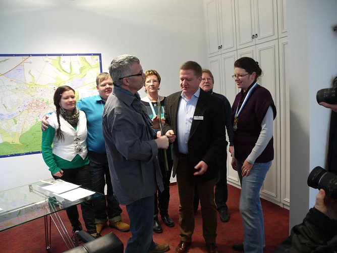 Schl&uuml;ssel&uuml;bergabe (Foto: Ilka K&uuml;hn)