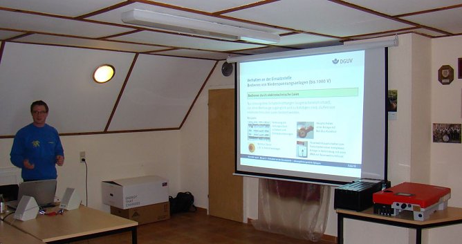 Vortrag bei Feuerwehr (Foto: Markus Janitzki) Vortrag bei Feuerwehr (Foto: Markus Janitzki)